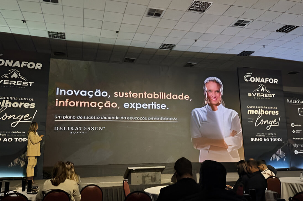 Liderança, inovação e gastronomia: Chef Mariane Coelho representa o Grupo Delikatessen na Conafor 2025