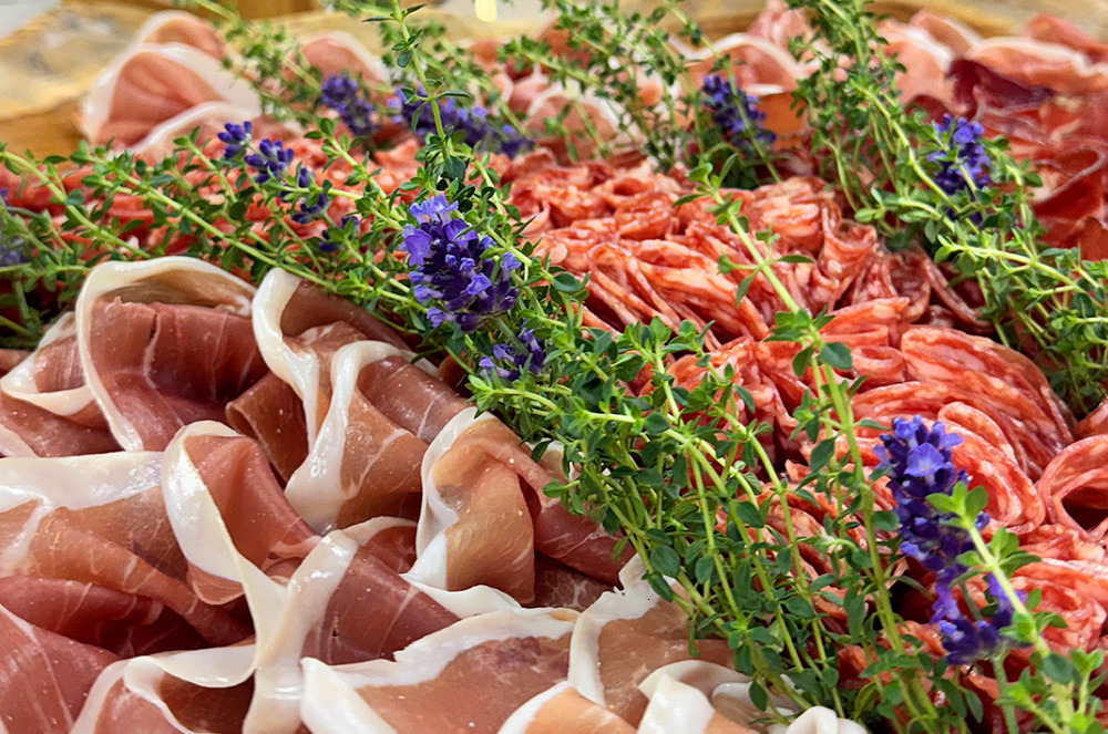 A mesa de frios que eleva o sabor do seu evento