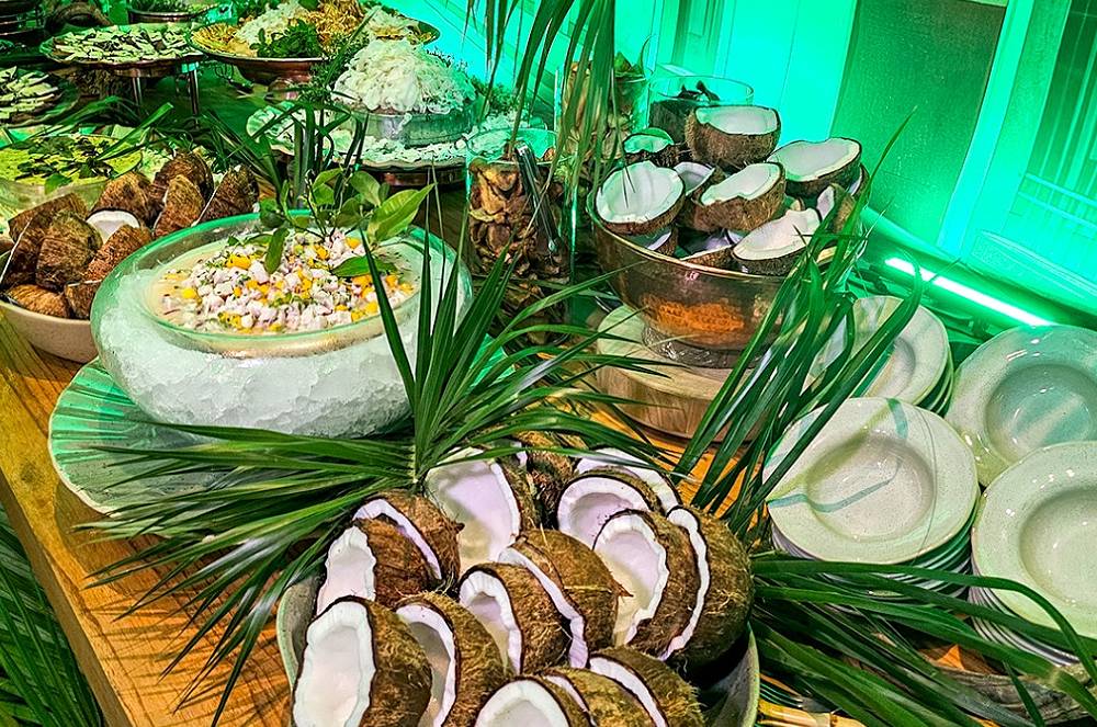 Como manter o frescor das comidas tropicais em buffets de longa duração
