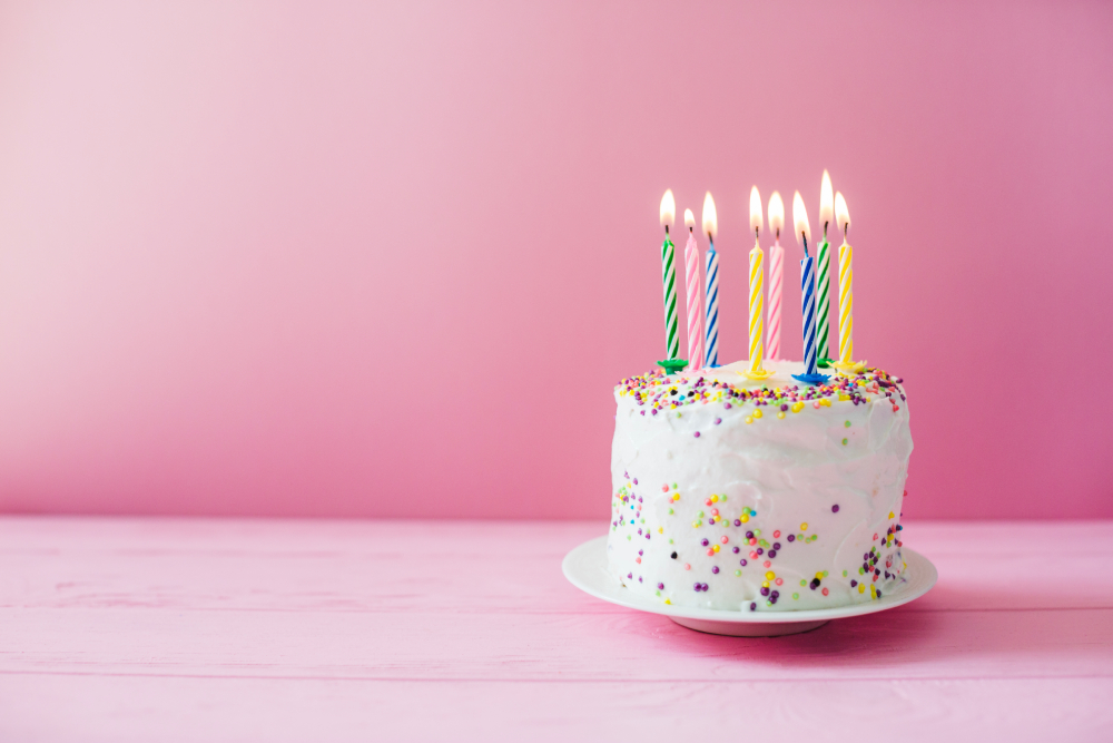 Fica, vai ter bolo: conheça a origem do bolo de aniversário